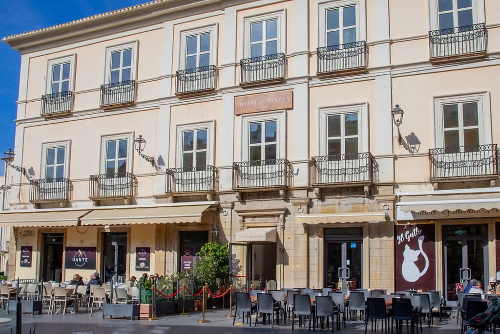 hotel-della-piazza-1-1780996879499.jpeg
