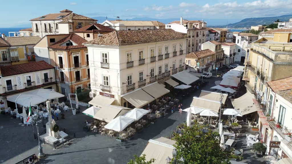hotel-della-piazza-3-1780996880980.jpeg