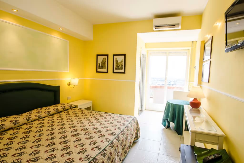 hotel-tarconte-1-1780996886987.jpeg