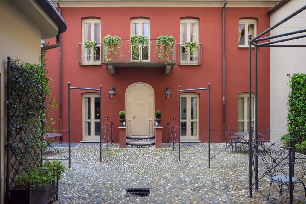 Porta Palace Apartments