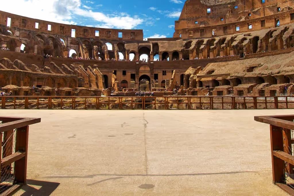 Colosseo, Arena, Foro Romano e Palatino: Tour guidato per gruppi ristretti