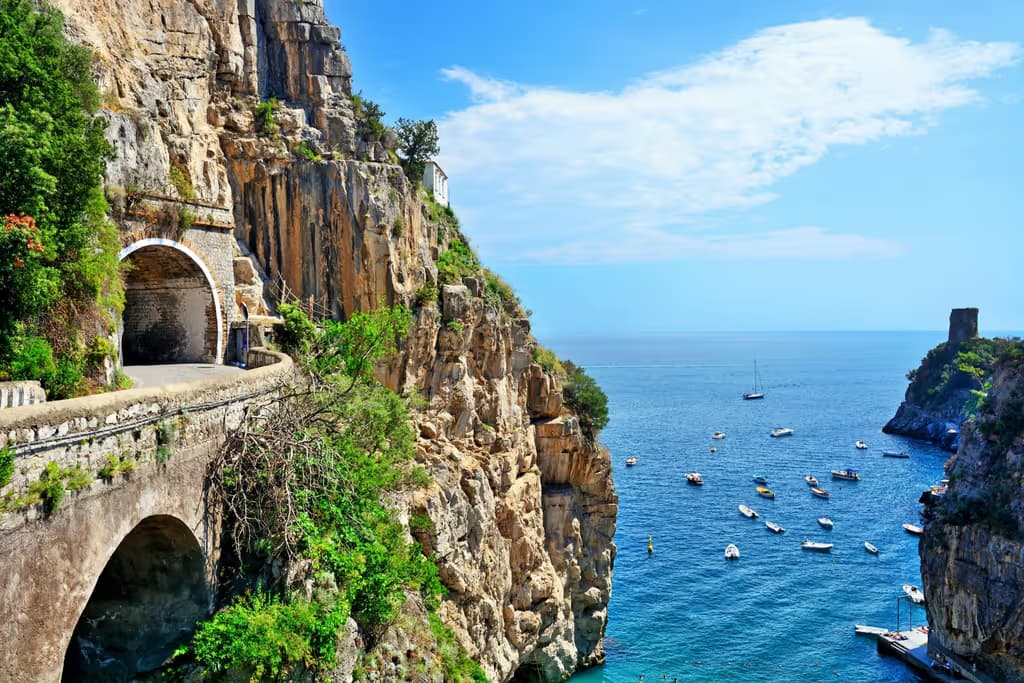 Amalfi, Positano e Sorrento: tour in piccolo gruppo da Napoli in minivan + pranzo