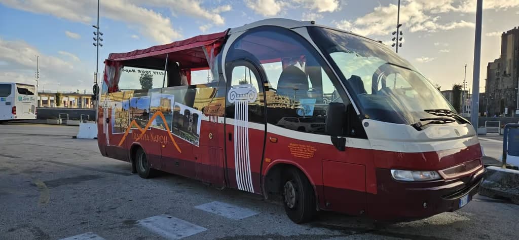 Tramvia Napoli: Tour in autobus Hop-on Hop-off della città