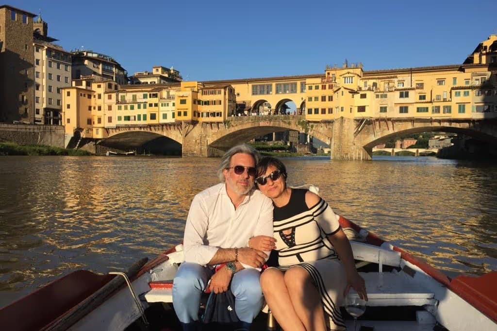 Firenze: Tour al tramonto su una gondola tradizionale