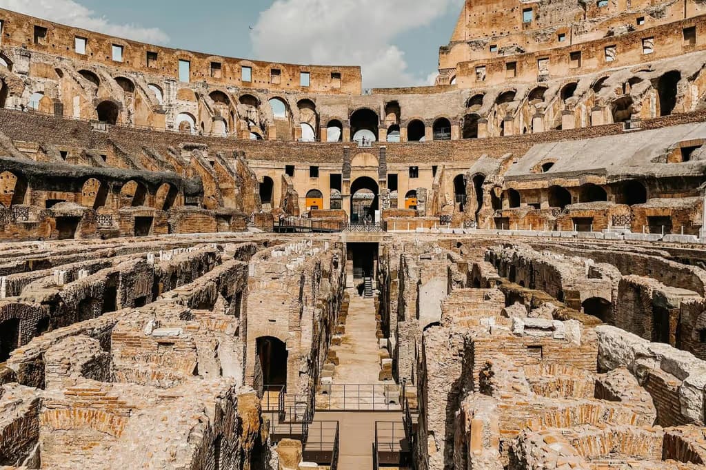 Colosseo, Arena, Foro Romano e Palatino: tour guidato per gruppi ristretti
