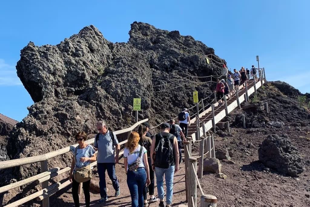 Pompei e Vesuvio: Biglietto salta-coda + Viaggio di andata e ritorno da Napoli