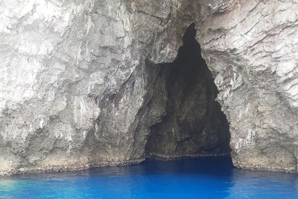 Isola Bella: Tour guidato in barca + pasticcini e bevande