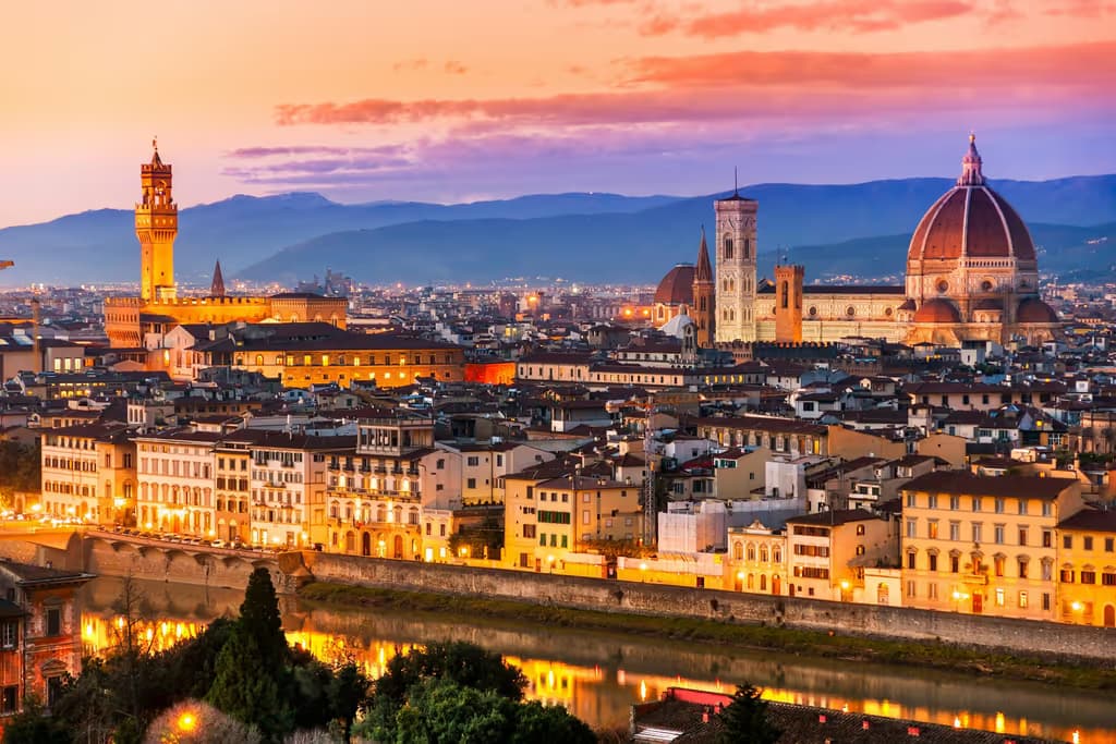 Tour notturno in E-Bike da Piazzale Michelangelo: Piccolo Gruppo