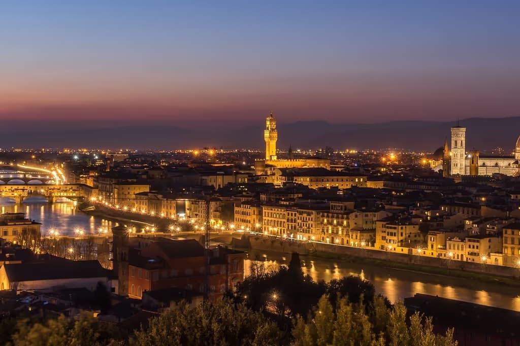Firenze: Tour guidato notturno a piedi