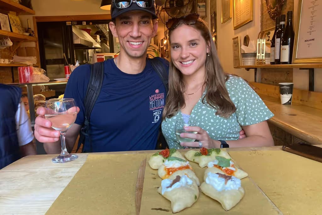 Roma: Tour della pizza e dei drink al tramonto presso il Colosseo