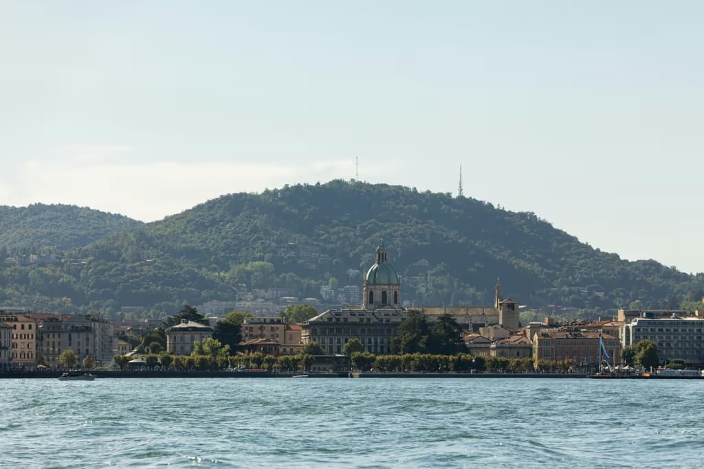 Varenna, Bellagio e Como: Tour guidato in giornata da Milano